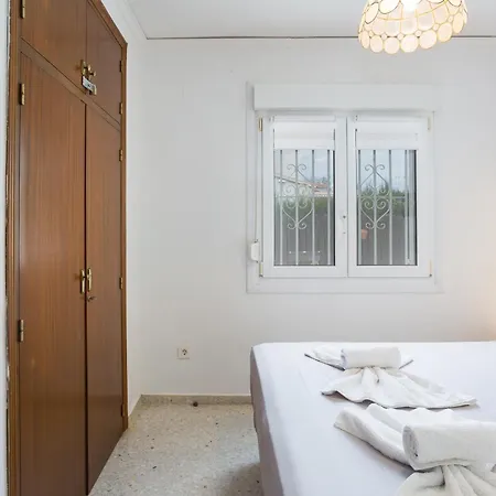 Villa Gerona 27 *