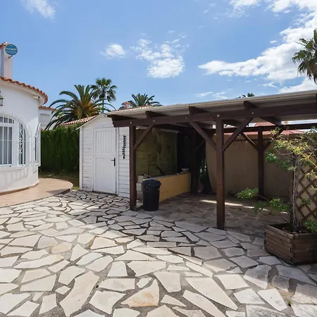 Villa Gerona 27 *